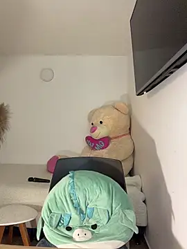 Kimm khalifa online show from April 2026 01:47:02 AM