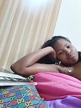 Snapshot of queen_rae chatting on May 2026 01:13:01 AM queen rae online show from May 2026 01:13:01 AM