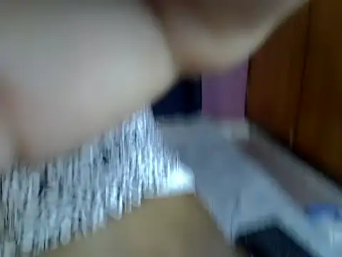 Snapshot of Queen_petite_ chatting on November 2025 07:01:02 PM Queen petite online show from November 2025 07:01:02 PM