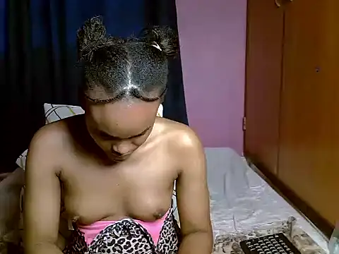 Queen petite  online show from June 2026 05:03:02 AM