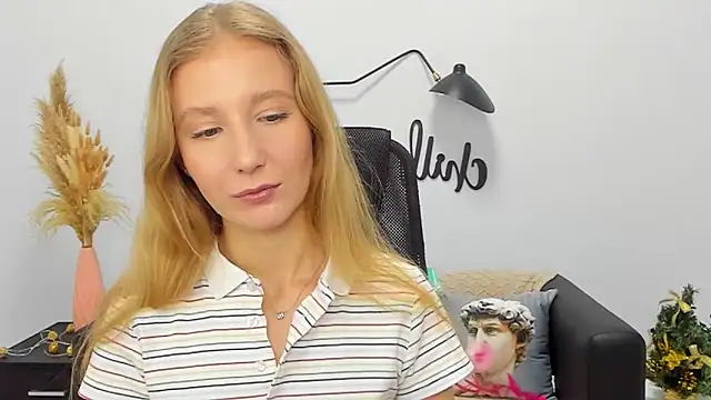 Snapshot of LolaWilsons chatting on January 2025 01:15:01 PM LolaWilsons online show from January 2025 01:15:01 PM