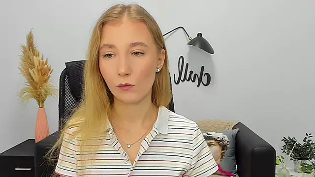 Snapshot of LolaWilsons chatting on January 2025 08:22:01 AM LolaWilsons online show from January 2025 08:22:01 AM