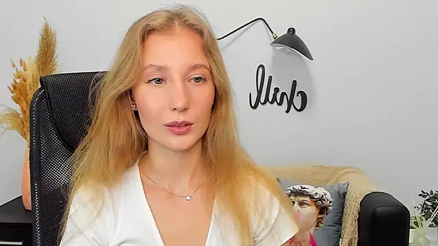 Snapshot of LolaWilsons chatting on January 2025 12:20:02 PM LolaWilsons online show from January 2025 12:20:02 PM