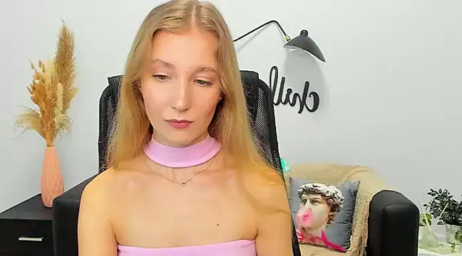 Snapshot of LolaWilsons chatting on January 2025 03:27:01 PM LolaWilsons online show from January 2025 03:27:01 PM