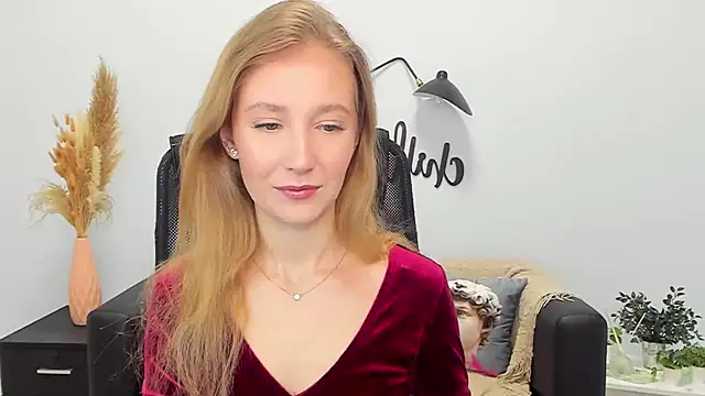 Snapshot of LolaWilsons chatting on January 2025 06:28:02 AM LolaWilsons online show from January 2025 06:28:02 AM