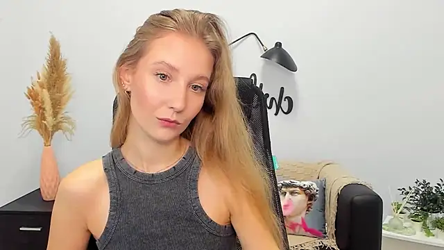 Snapshot of LolaWilsons chatting on January 2025 09:23:01 AM LolaWilsons online show from January 2025 09:23:01 AM