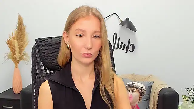 Snapshot of LolaWilsons chatting on February 2025 09:26:02 AM LolaWilsons online show from February 2025 09:26:02 AM