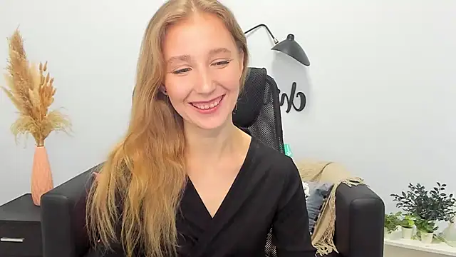 Snapshot of LolaWilsons chatting on February 2025 09:22:01 AM LolaWilsons online show from February 2025 09:22:01 AM