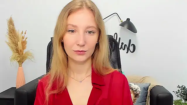 Snapshot of LolaWilsons chatting on March 2025 06:08:02 AM LolaWilsons online show from March 2025 06:08:02 AM