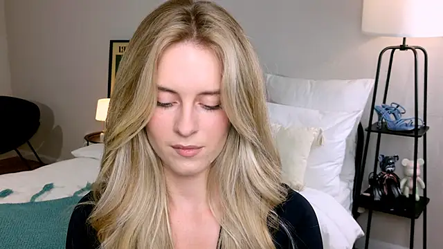 RozzitaBedberry online show from September 2025 03:13:01 PM