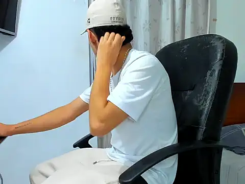 Chandler ken online show from December 2025 01:44:01 AM