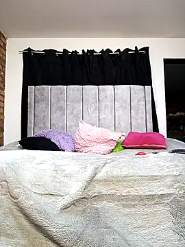 Snapshot of valenthottie chatting on November 2025 11:07:02 PM valenthottie online show from November 2025 11:07:02 PM