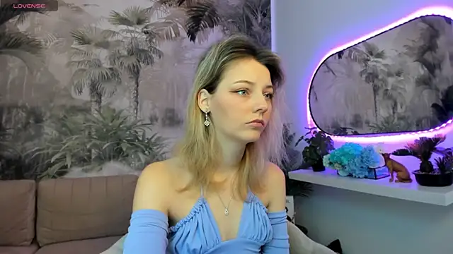 pretty little thing online show from January 2025 05:44:01 PM