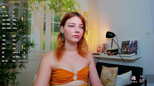 pretty little thing online show from September 2025 12:05:01 PM