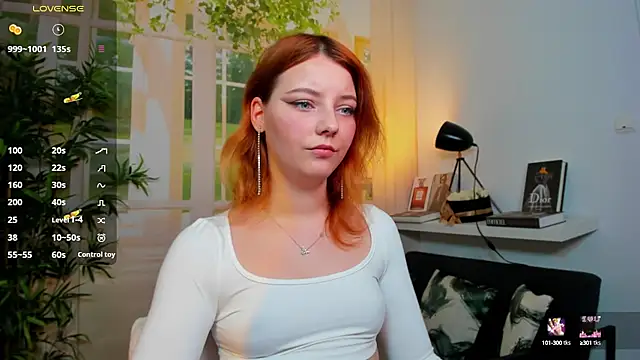 pretty little thing online show from October 2025 03:02:01 PM