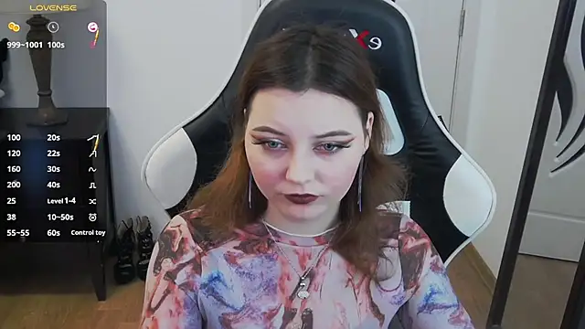 pretty little thing online show from February 2026 04:19:02 PM