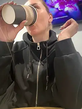 Snapshot of Crazy-Rosa chatting on February 2025 08:20:01 AM Crazy-Rosa online show from February 2025 08:20:01 AM