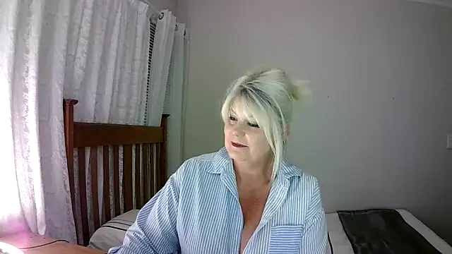 Miahotmilf online show from January 2025 12:31:01 AM