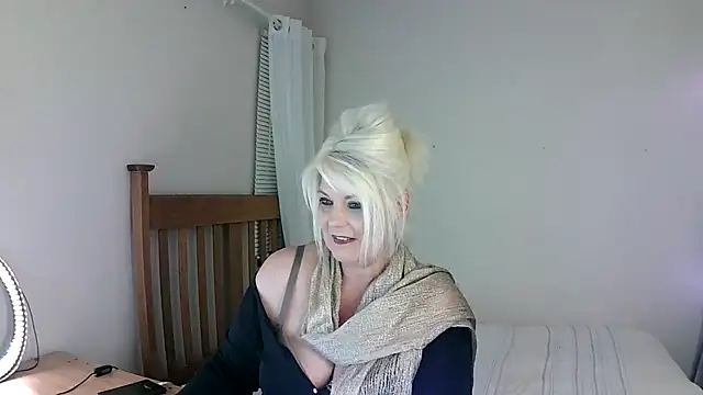 Miahotmilf online show from February 2025 12:30:01 AM