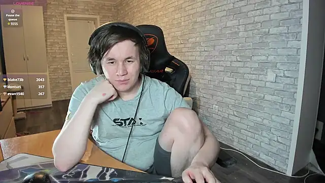 iliaskrislove online show from March 2025 09:43:01 PM
