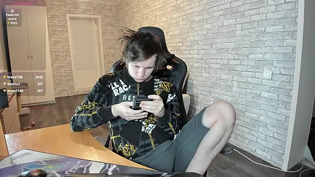iliaskrislove online show from March 2025 04:17:01 PM