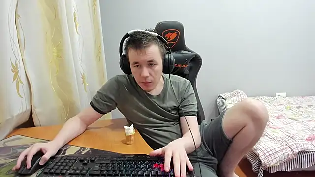 iliaskrislove online show from November 2025 02:39:01 AM