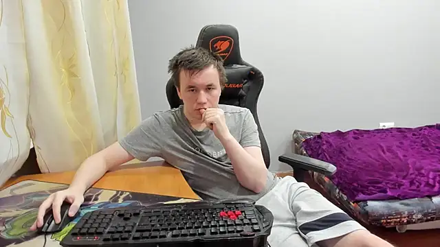 iliaskrislove online show from December 2025 01:54:01 AM