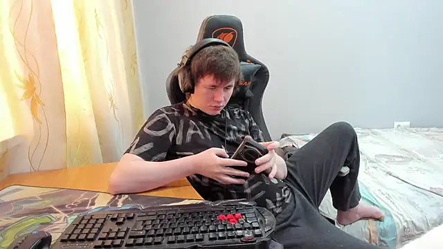 iliaskrislove online show from March 2026 01:33:01 PM