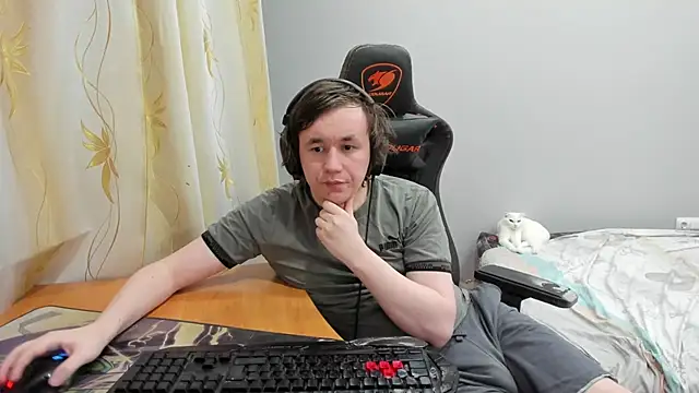 iliaskrislove online show from April 2026 12:04:01 AM