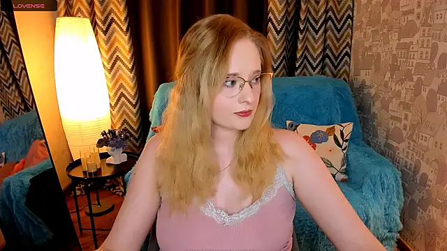 Aemilia  online show from November 2025 08:22:02 AM