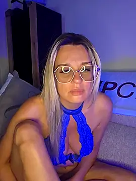 Snapshot of SpicyVicky chatting on April 2026 04:37:01 AM SpicyVicky online show from April 2026 04:37:01 AM