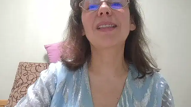 HollyJewel online show from April 2026 04:26:02 PM