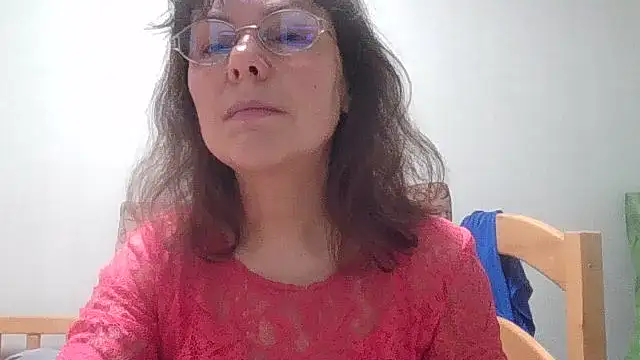 Snapshot of HollyJewel chatting on April 2026 05:52:01 PM HollyJewel online show from April 2026 05:52:01 PM
