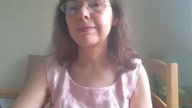Snapshot of HollyJewel chatting on May 2026 09:15:01 AM HollyJewel online show from May 2026 09:15:01 AM