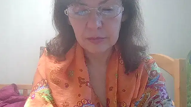 Snapshot of HollyJewel chatting on May 2026 04:14:02 PM HollyJewel online show from May 2026 04:14:02 PM