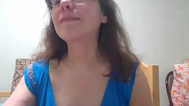 Snapshot of HollyJewel chatting on June 2026 06:32:01 PM HollyJewel online show from June 2026 06:32:01 PM