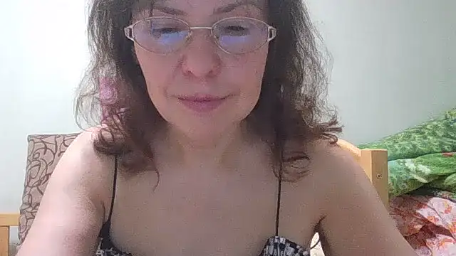 Snapshot of HollyJewel chatting on June 2026 07:20:01 PM HollyJewel online show from June 2026 07:20:01 PM