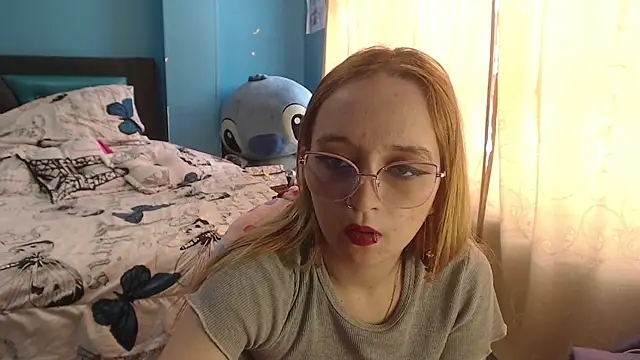 Snapshot of Liaroberts1 chatting on February 2025 02:49:01 PM Liaroberts1 online show from February 2025 02:49:01 PM