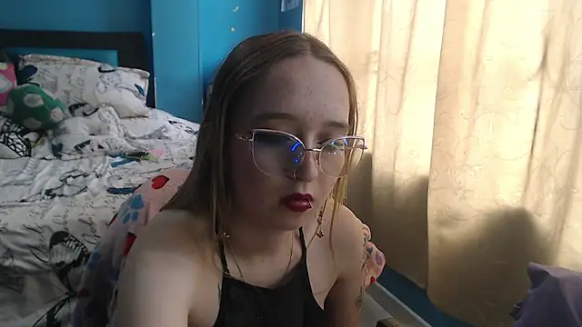 Snapshot of Liaroberts1 chatting on February 2025 06:10:02 PM Liaroberts1 online show from February 2025 06:10:02 PM