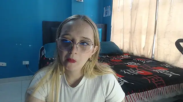 Snapshot of Liaroberts1 chatting on October 2025 12:02:02 PM Liaroberts1 online show from October 2025 12:02:02 PM