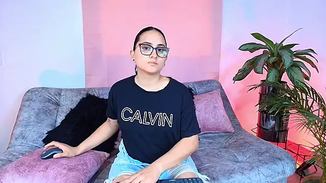 Jules n Gia online show from November 2025 05:47:01 PM