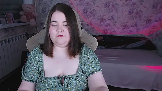 Estelle Hicks online show from April 2026 06:56:02 PM