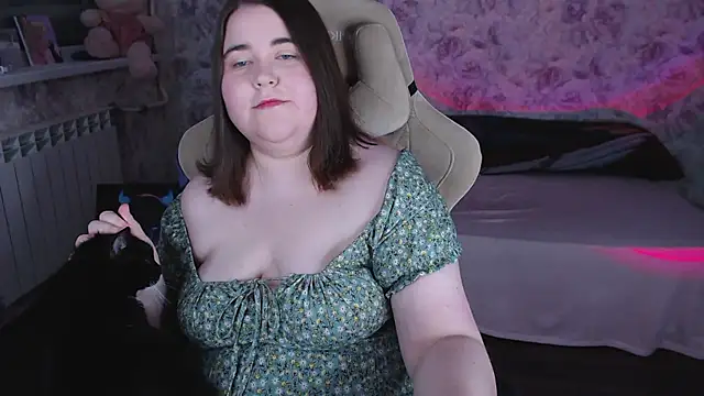 Estelle Hicks online show from April 2026 07:58:01 PM