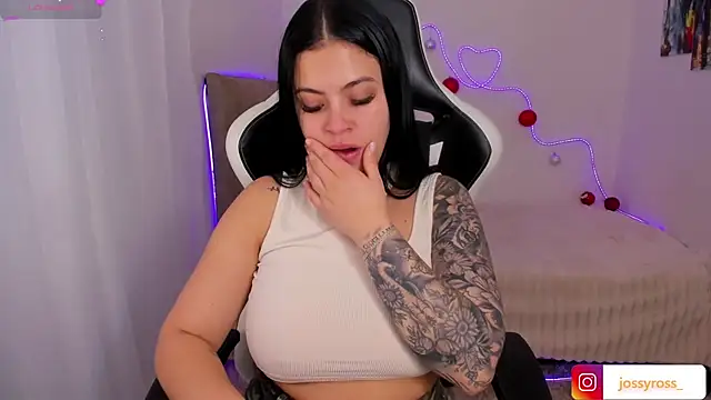 Victoryyy  online show from November 2025 06:18:01 PM