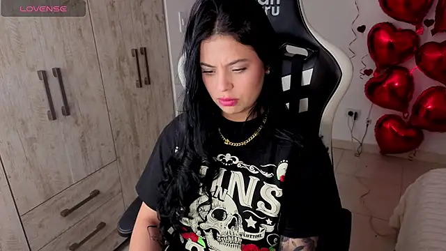 Victoryyy  online show from February 2026 11:00:01 PM