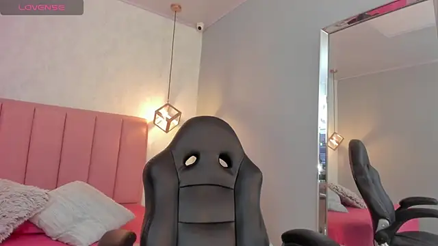 SUNNYCYRUS online show from September 2025 12:28:02 PM