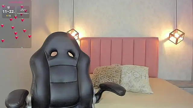 SUNNYCYRUS online show from February 2026 12:32:02 PM