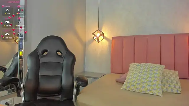 SUNNYCYRUS online show from March 2026 12:54:01 PM