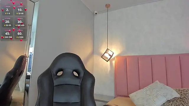 SUNNYCYRUS online show from April 2026 12:43:01 PM