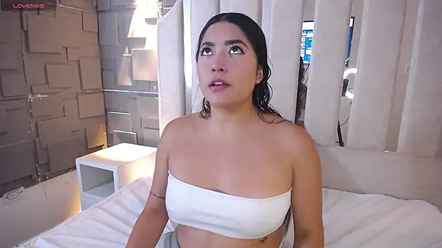 Susy thomson online show from April 2026 07:47:01 PM